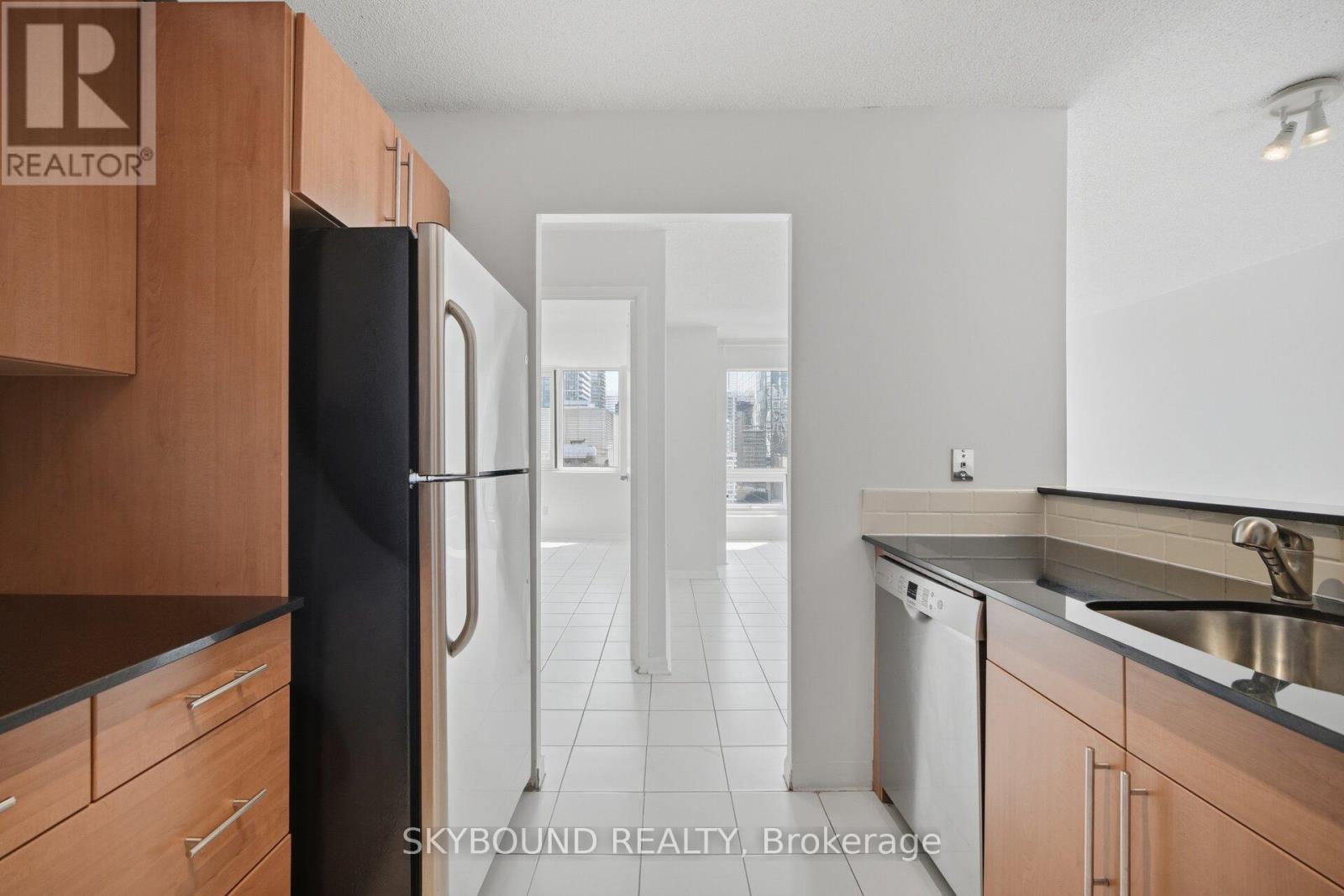 1605 - 25 Grenville Street, Toronto, Ontario  M4Y 2X5 - Photo 25 - C13649466