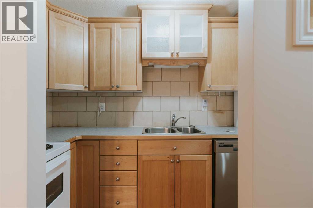 2, 222 Mayor Magrath Drive N, Lethbridge, Alberta  T1H 3P8 - Photo 4 - A2333813