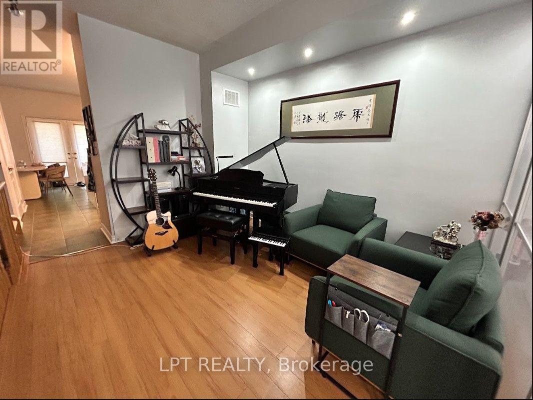 6 - 125 Hall Street, Richmond Hill, Ontario  L4C 4N9 - Photo 5 - N13606328