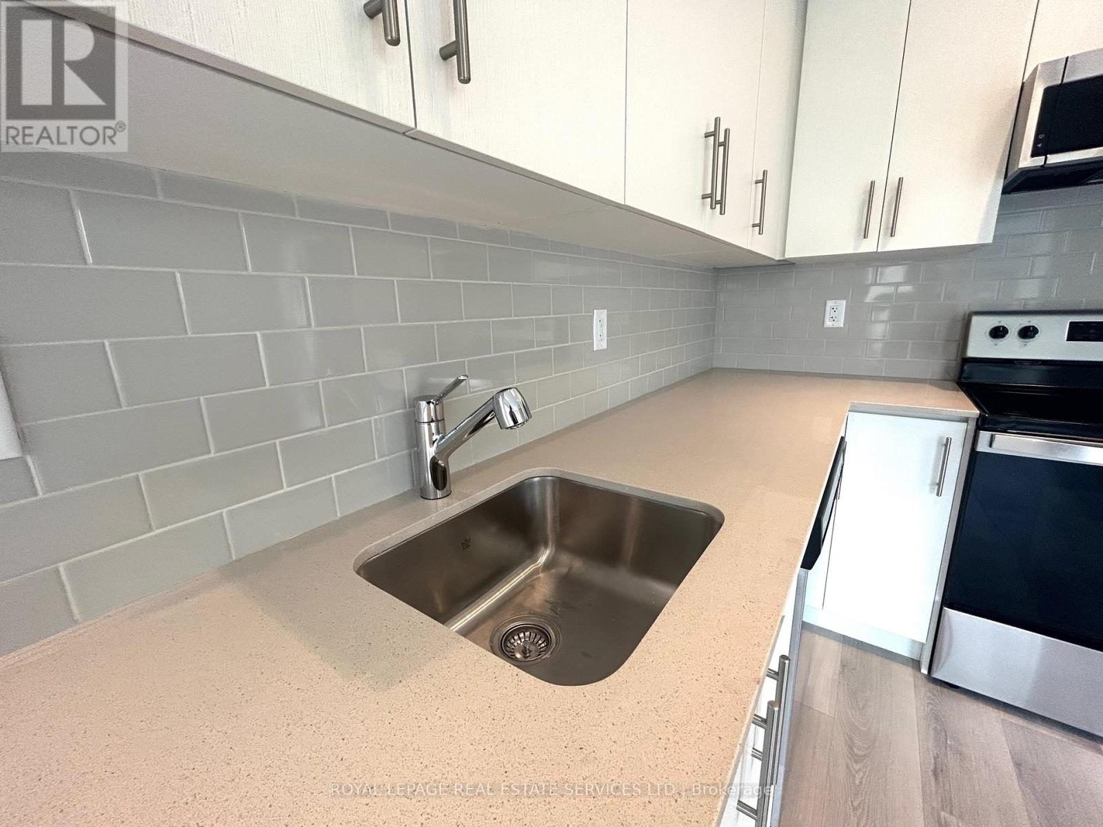 18 - 3405 Ridgeway Drive E, Mississauga, Ontario  L5L 0B9 - Photo 4 - W13654212