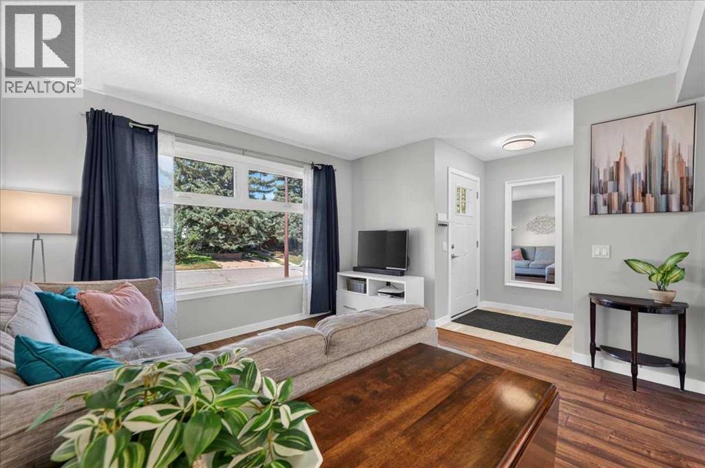 39 Midridge Gardens SE, Calgary, Alberta  T2X 1C4 - Photo 5 - A2333974