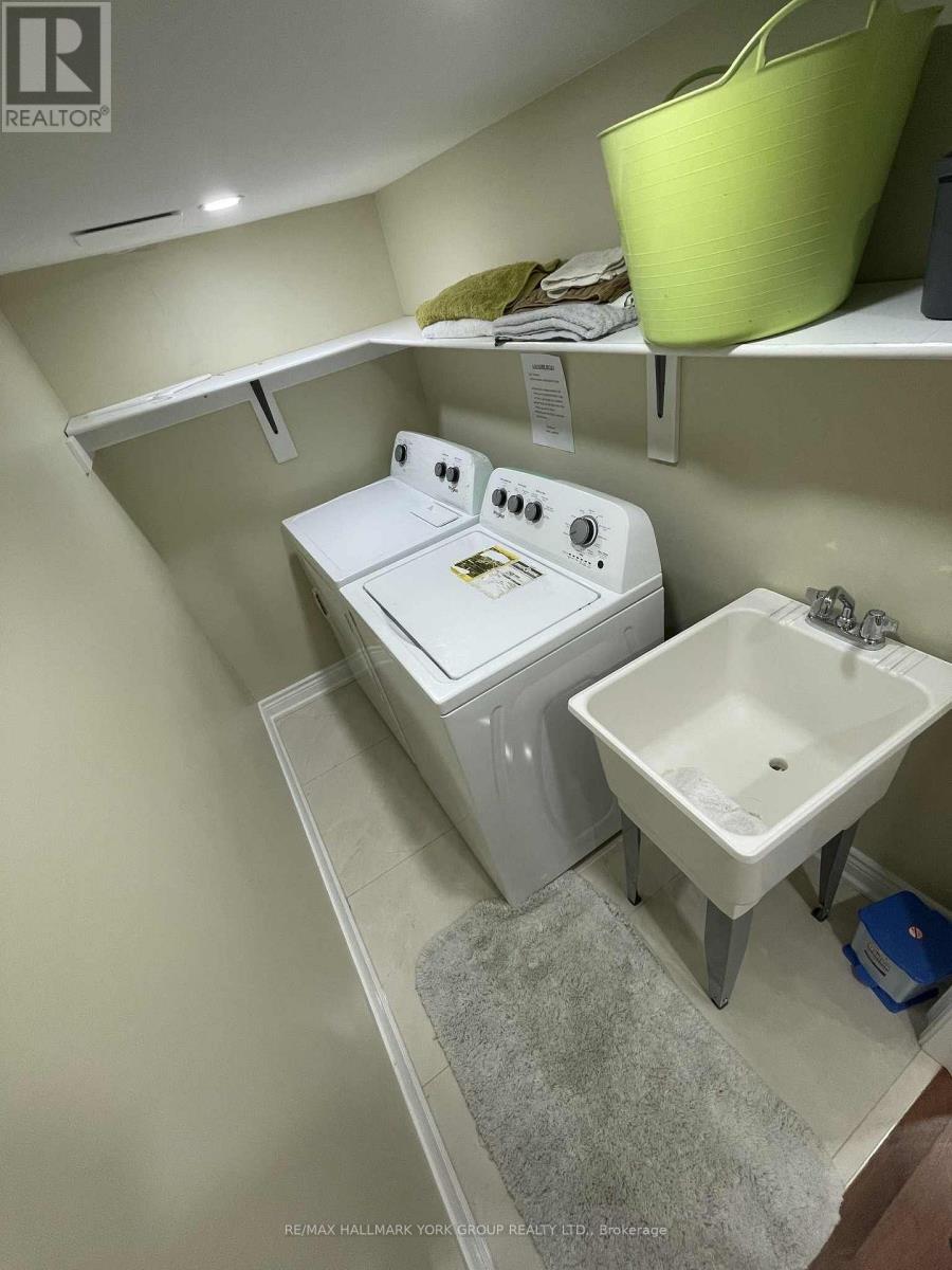 Basement - 33 Deerwood Crescent, Richmond Hill, Ontario  L4E 3V4 - Photo 12 - N13654294