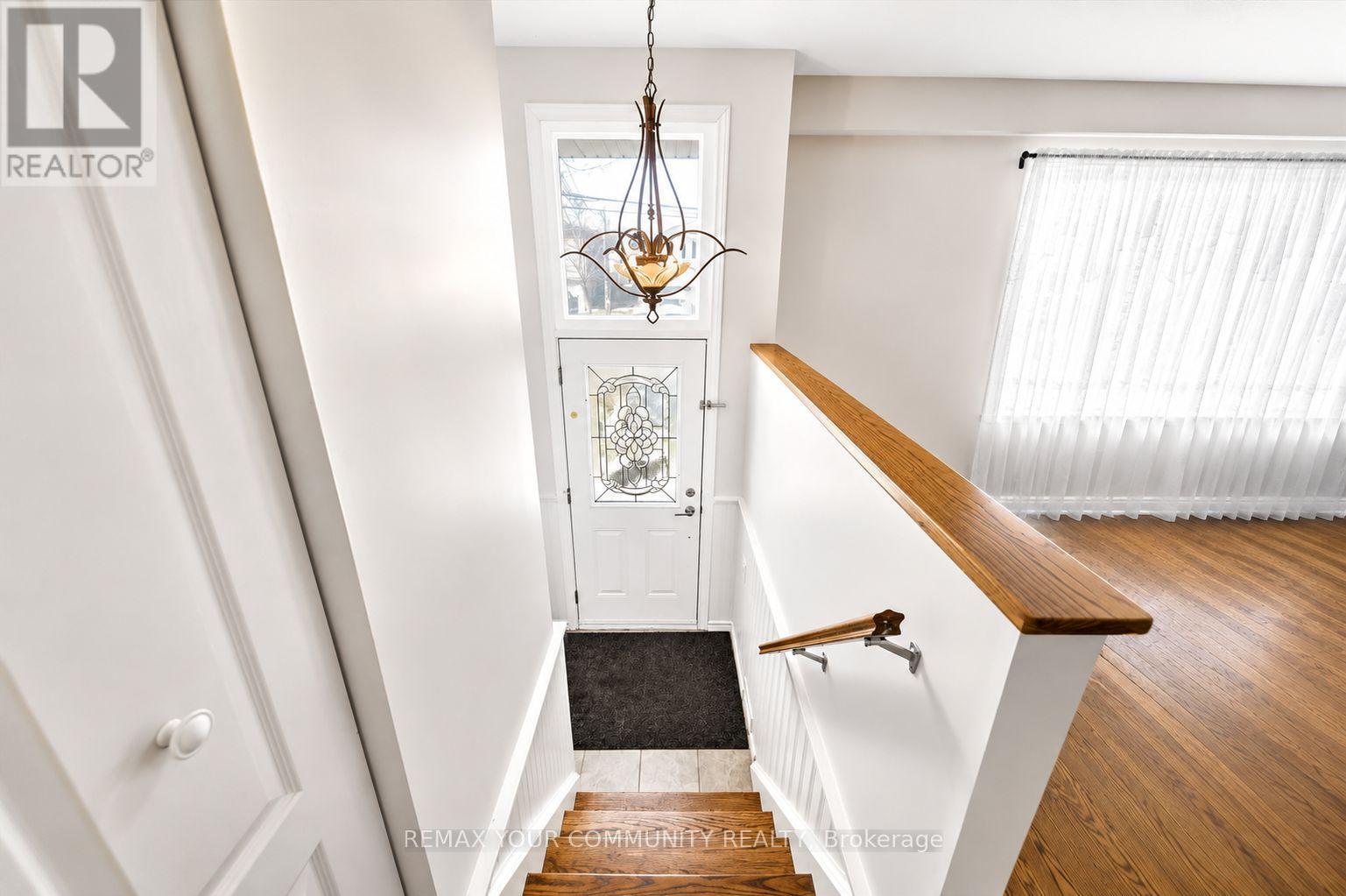 Upper - 376 Agar Avenue, Bradford West Gwillimbury (Bradford), Ontario  L3Z 1H5 - Photo 2 - N13654306