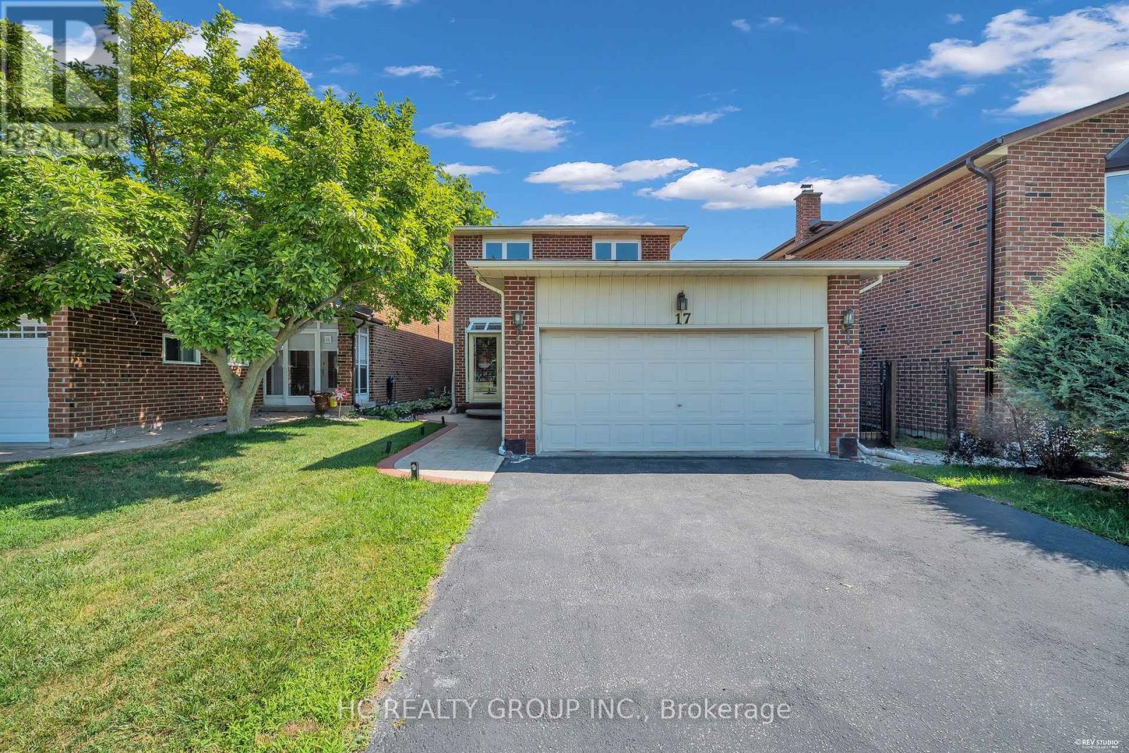 17 Pugsley Avenue, Richmond Hill, Ontario  L4C 8B6 - Photo 1 - N13649926