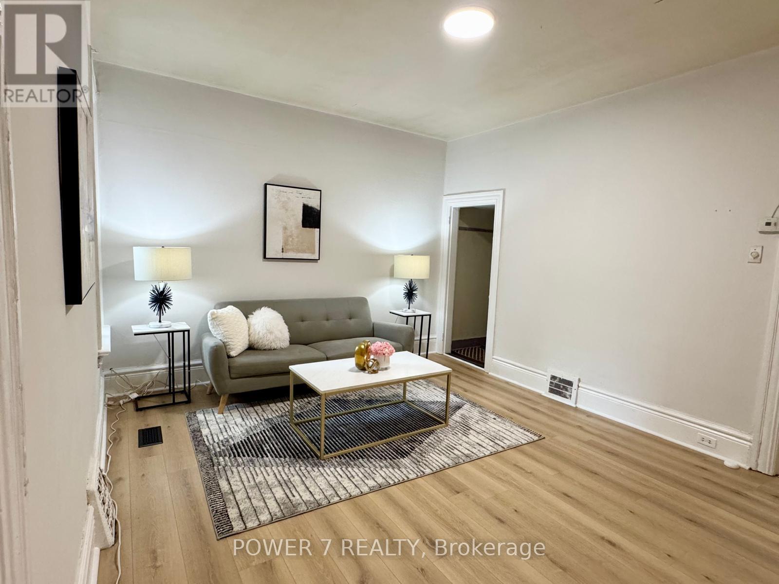 810 Ossington Avenue, Toronto, Ontario  M6G 3V1 - Photo 4 - W13647362