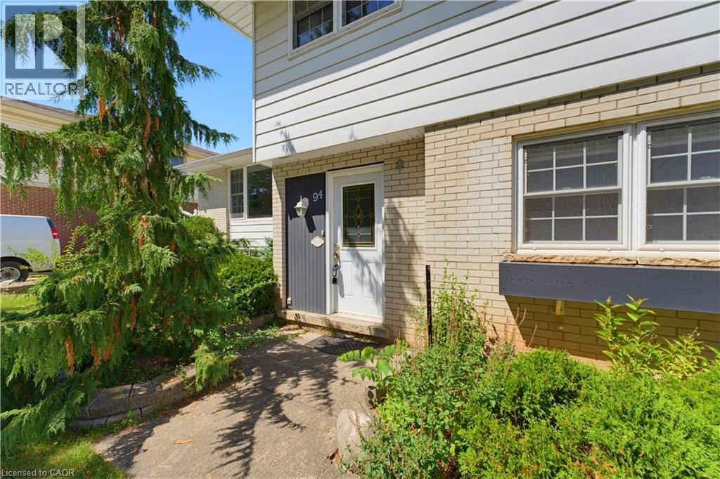 94 First Street W, Elmira, Ontario  N3B 1G9 - Photo 2 - 40850765