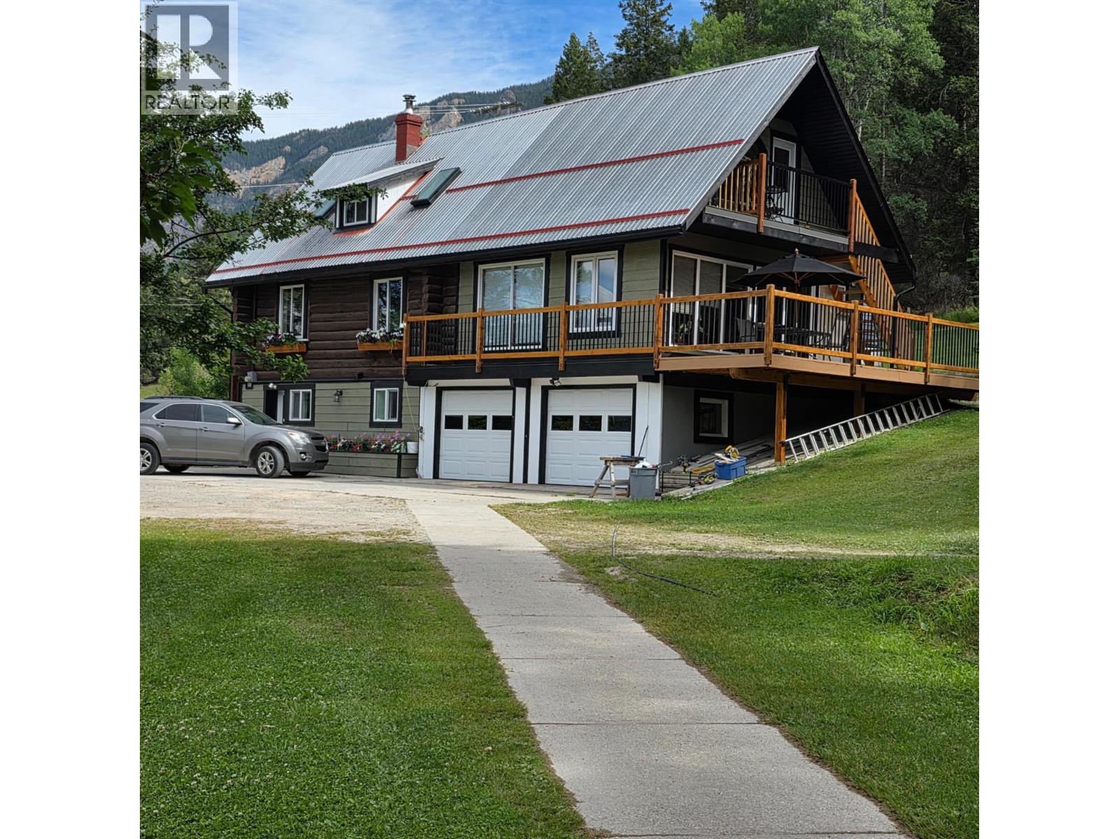 5564/5574 Highway 95 Highway, Edgewater, British Columbia