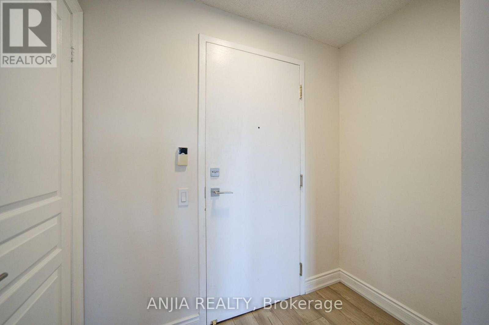 1811 - 10 Northtown Way, Toronto, Ontario  M2N 7L4 - Photo 3 - C13654332