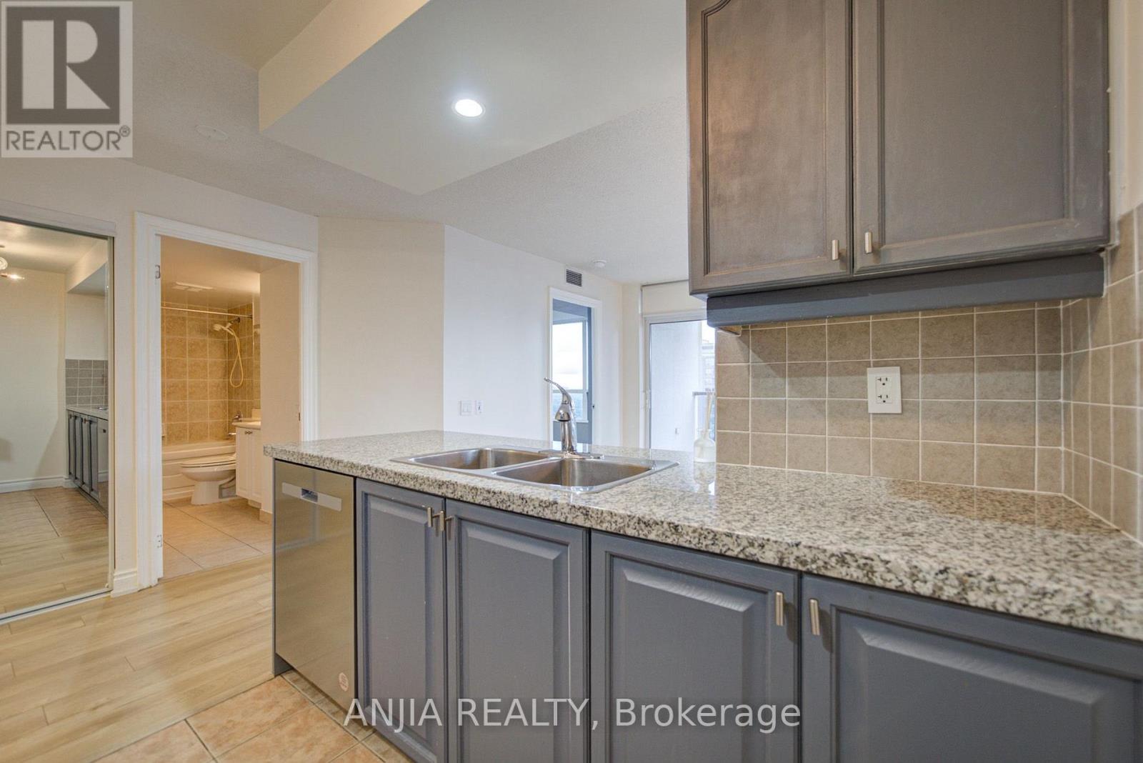 1811 - 10 Northtown Way, Toronto, Ontario  M2N 7L4 - Photo 7 - C13654332