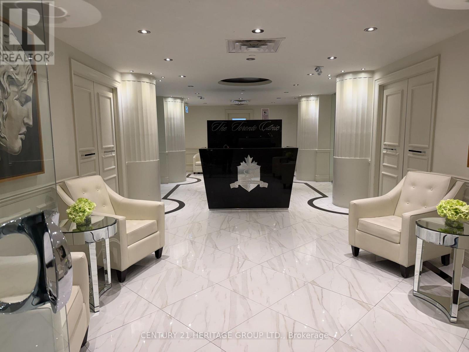 2000 - 55 AVENUE ROAD, Toronto, Ontario