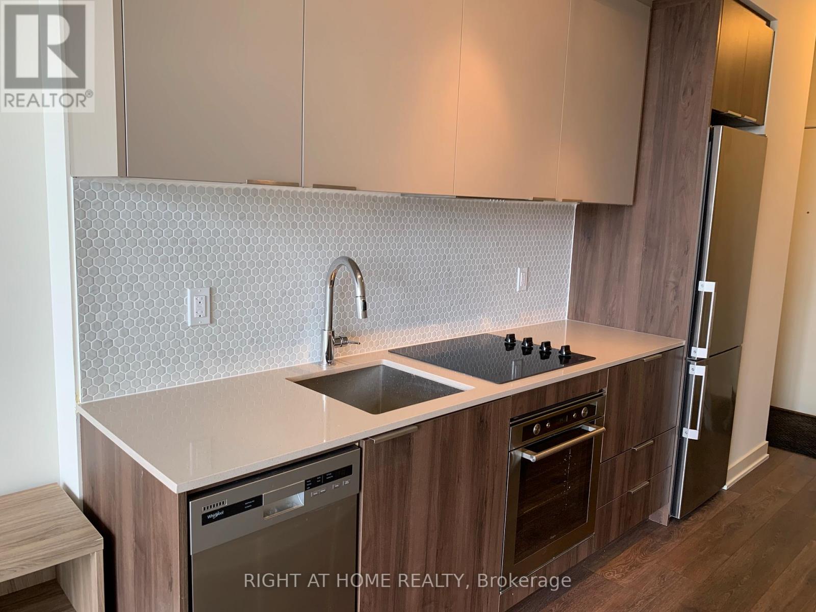 303 - 2 Sonic Way, Toronto, Ontario  M3C 0P2 - Photo 4 - C13654414