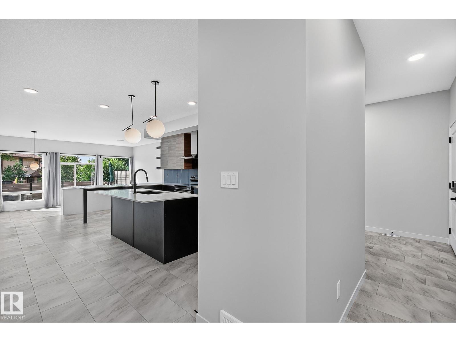 55 Elsinore Pl Nw, Edmonton, Alberta  T5X 0M6 - Photo 11 - E4502564