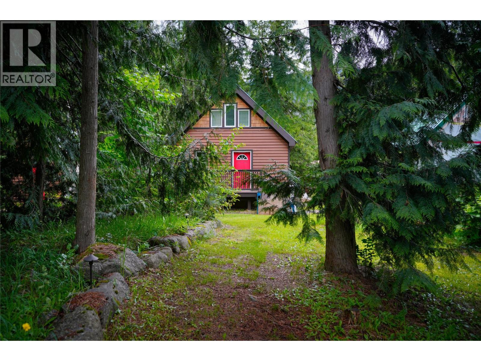 1017 Hume Street, Slocan, British Columbia