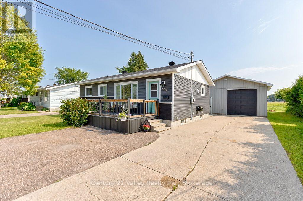 785 Eighth Street, Renfrew, Ontario