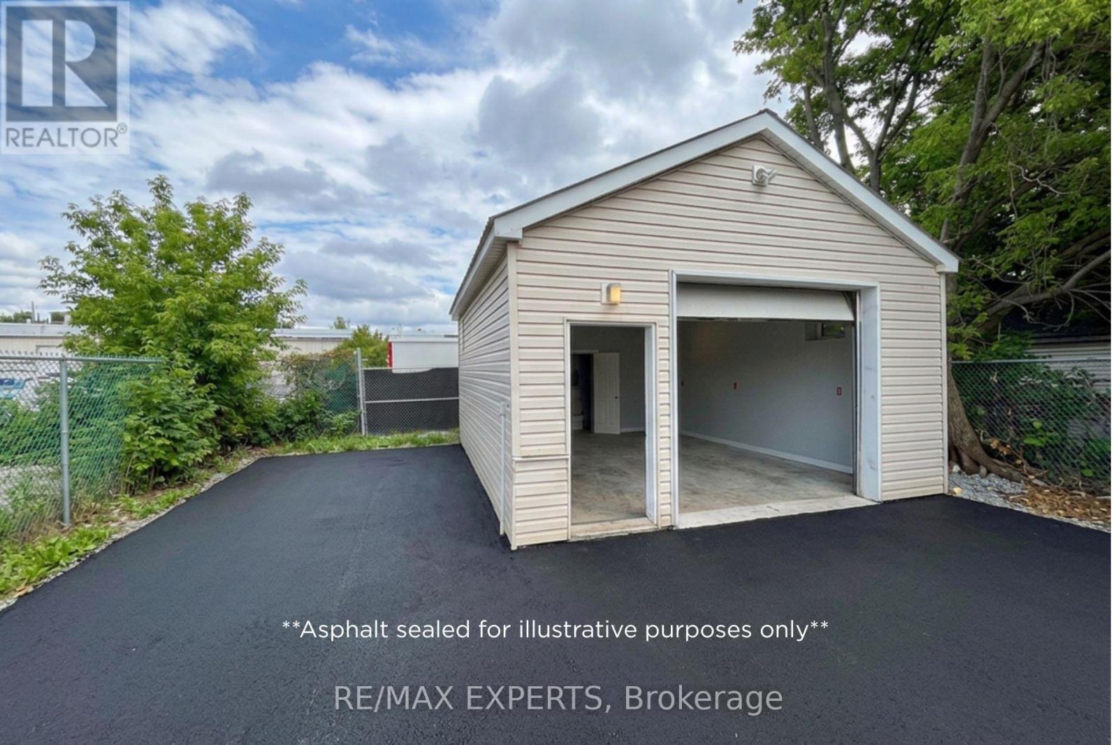 3 - 5 Ferndale Drive N, Barrie (400 North), Ontario  L4N 9V3 - Photo 1 - S13654394