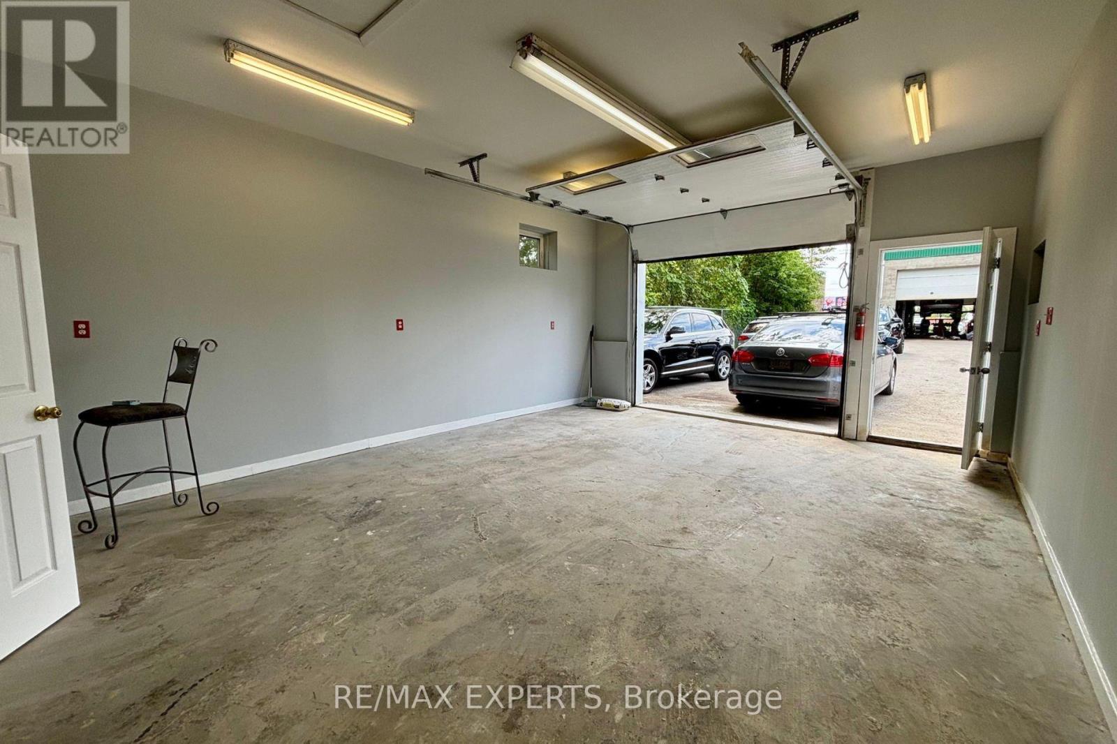 3 - 5 Ferndale Drive N, Barrie (400 North), Ontario  L4N 9V3 - Photo 10 - S13654394