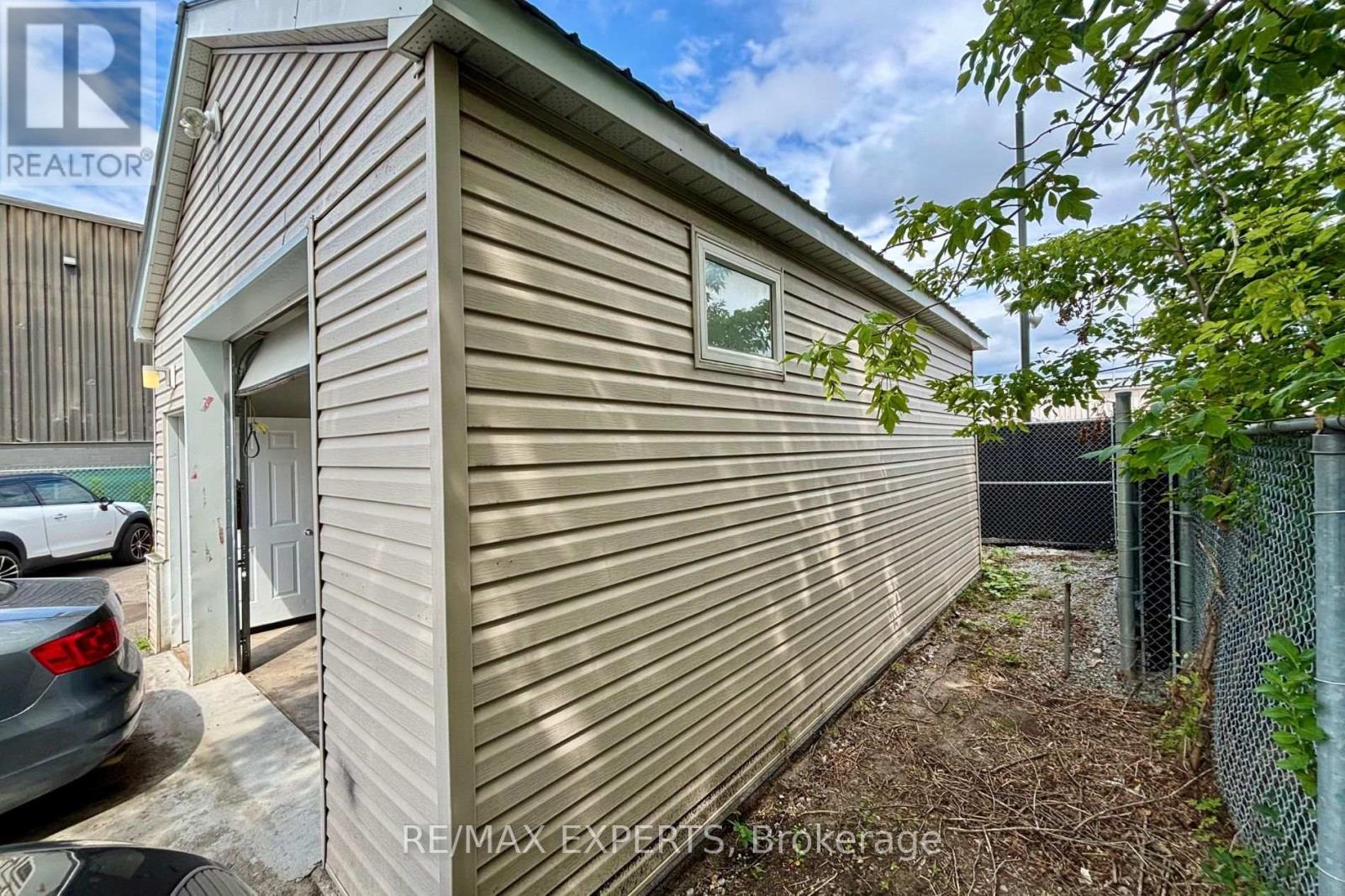 3 - 5 Ferndale Drive N, Barrie (400 North), Ontario  L4N 9V3 - Photo 13 - S13654394