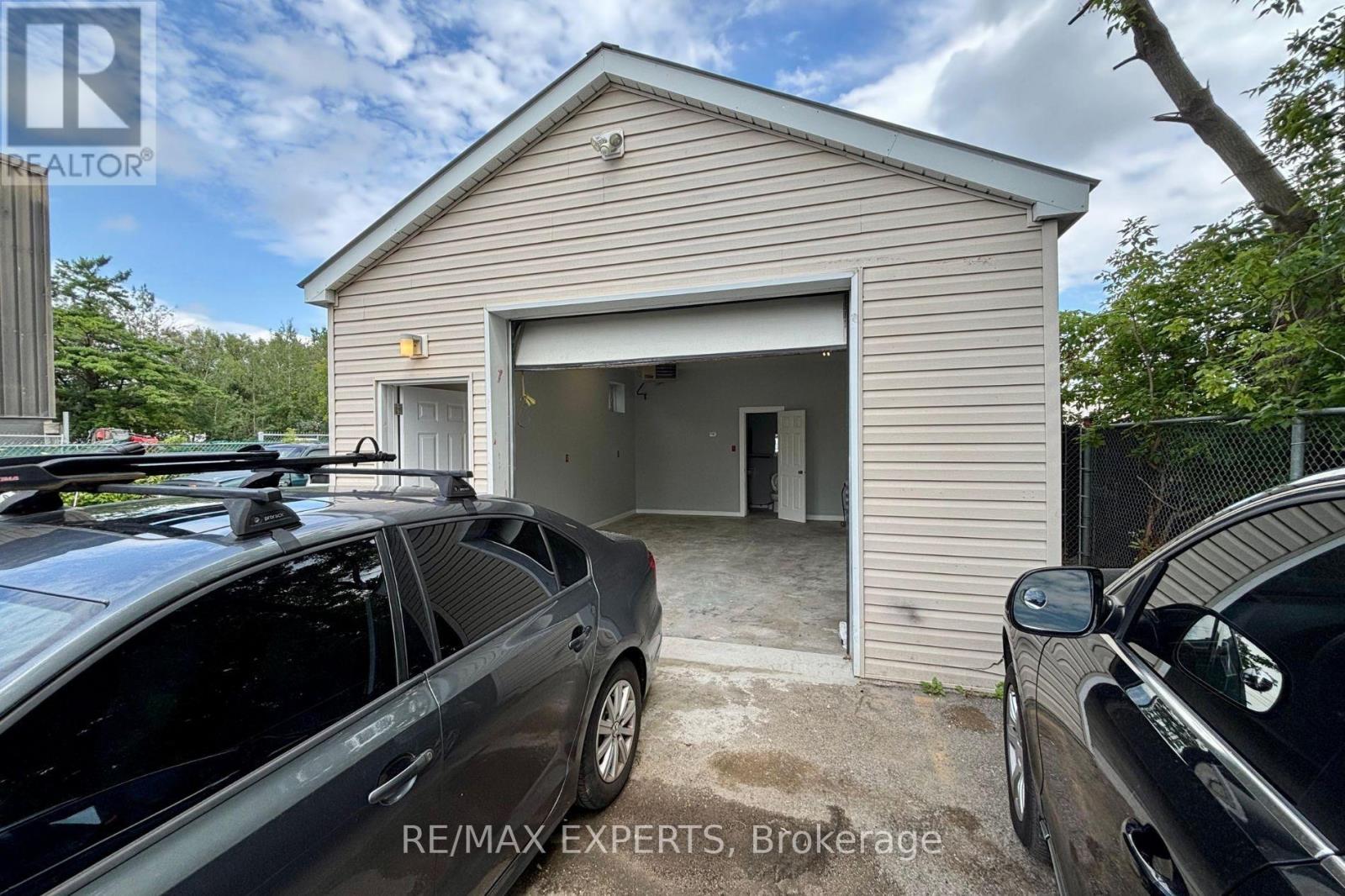 3 - 5 Ferndale Drive N, Barrie (400 North), Ontario  L4N 9V3 - Photo 4 - S13654394