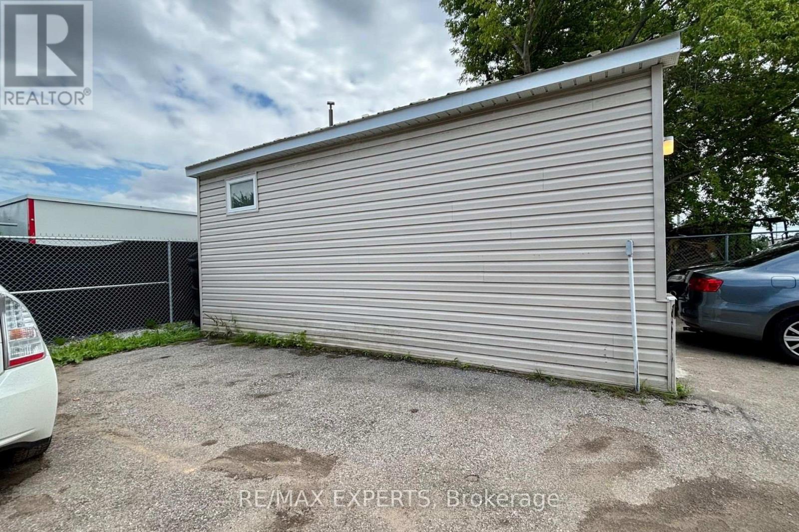 3 - 5 Ferndale Drive N, Barrie (400 North), Ontario  L4N 9V3 - Photo 5 - S13654394