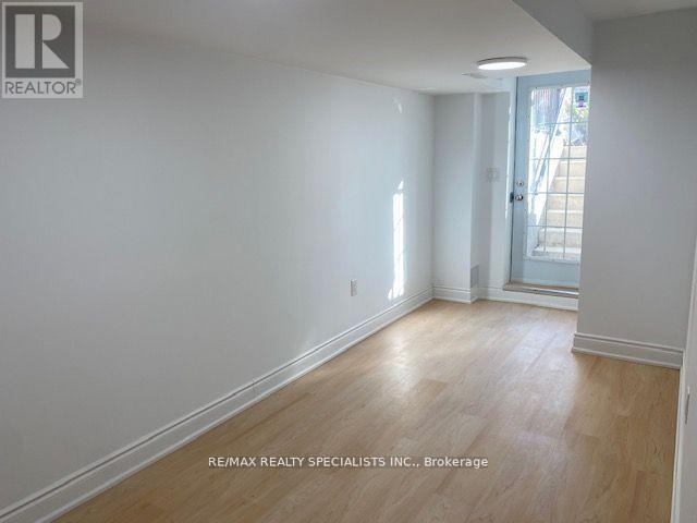 Lower - 886 Francine Crescent, Mississauga, Ontario  L5V 0E2 - Photo 1 - W13654330