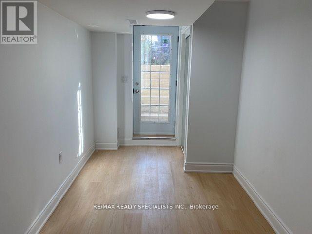 Lower - 886 Francine Crescent, Mississauga, Ontario  L5V 0E2 - Photo 2 - W13654330