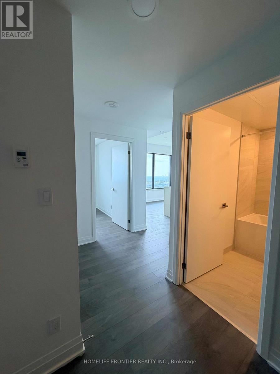 4704 - 4015 The Exchange, Mississauga, Ontario  L5B 0N9 - Photo 3 - W13654336