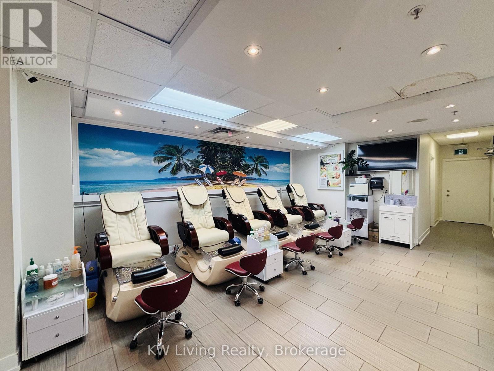 1642 Bloor Street W, Toronto, Ontario  M6P 1A7 - Photo 11 - W13654372