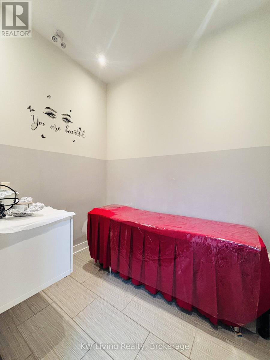 1642 Bloor Street W, Toronto, Ontario  M6P 1A7 - Photo 15 - W13654372