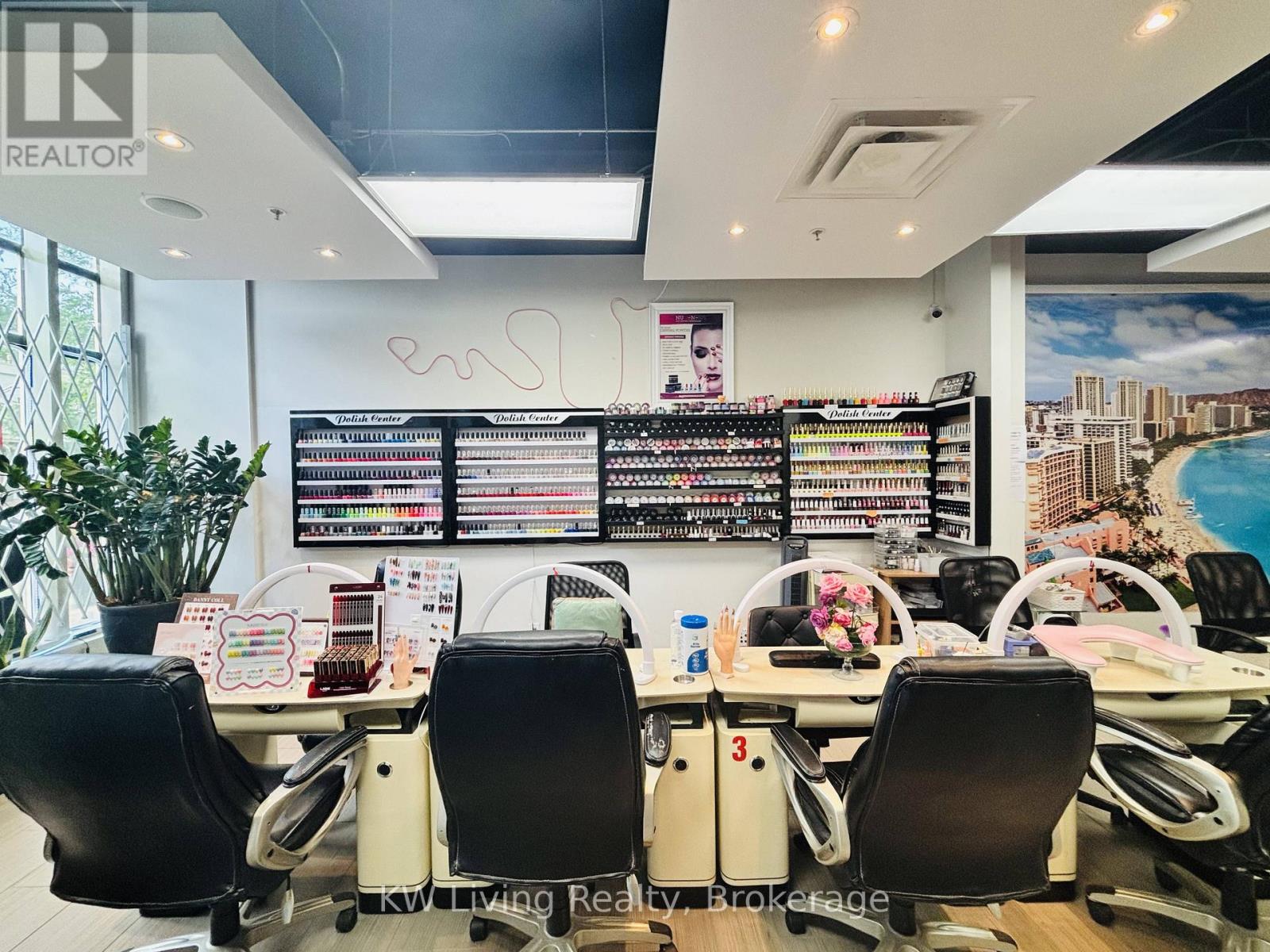 1642 Bloor Street W, Toronto, Ontario  M6P 1A7 - Photo 3 - W13654372