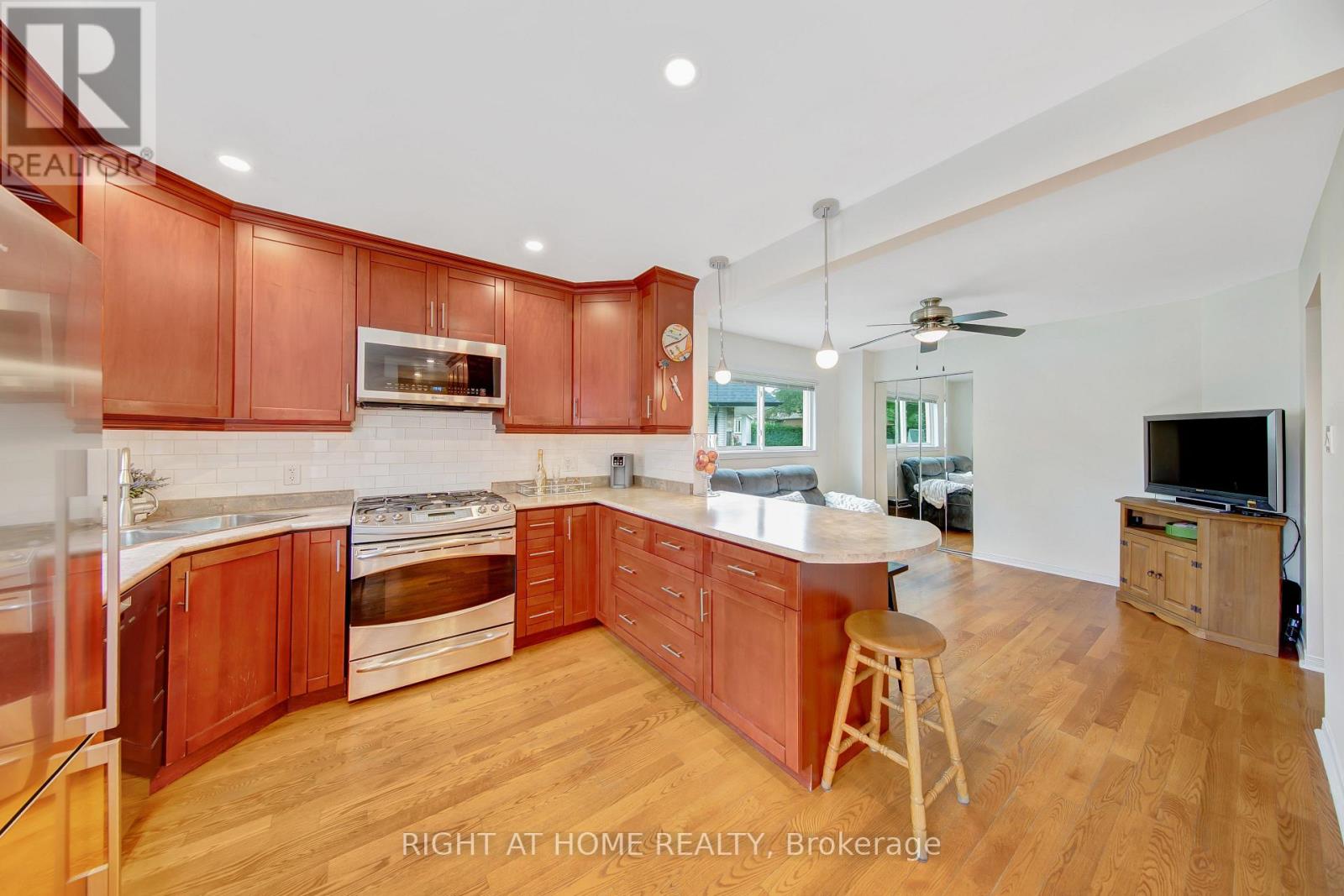 2796 Tallberg Court, Mississauga, Ontario  L5J 1T1 - Photo 12 - W13654406