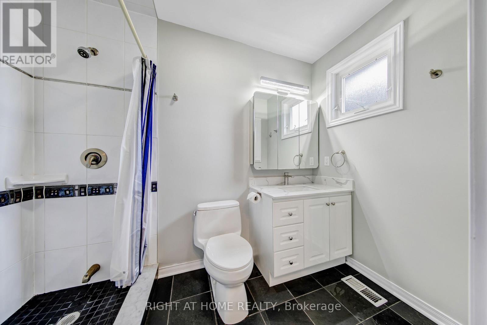 2796 Tallberg Court, Mississauga, Ontario  L5J 1T1 - Photo 21 - W13654406