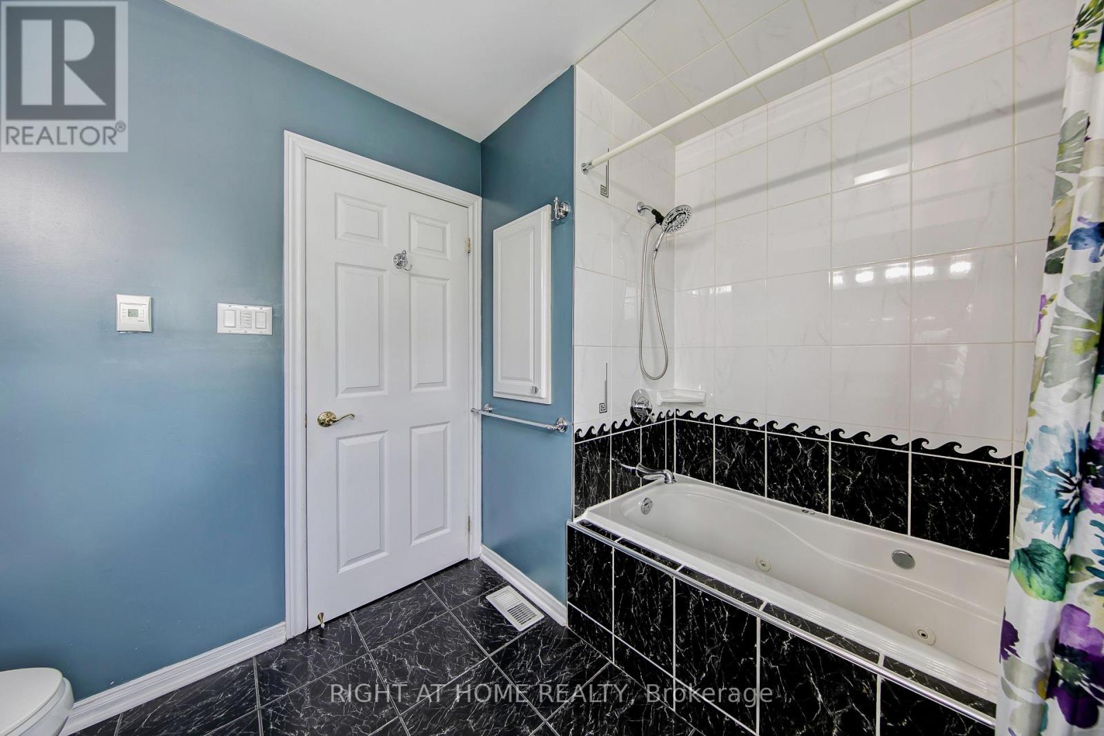 2796 Tallberg Court, Mississauga, Ontario  L5J 1T1 - Photo 26 - W13654406