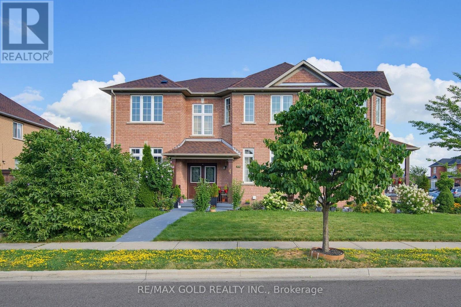 57 Quailvalley Drive, Brampton, Ontario  L6R 0N7 - Photo 3 - W13651846