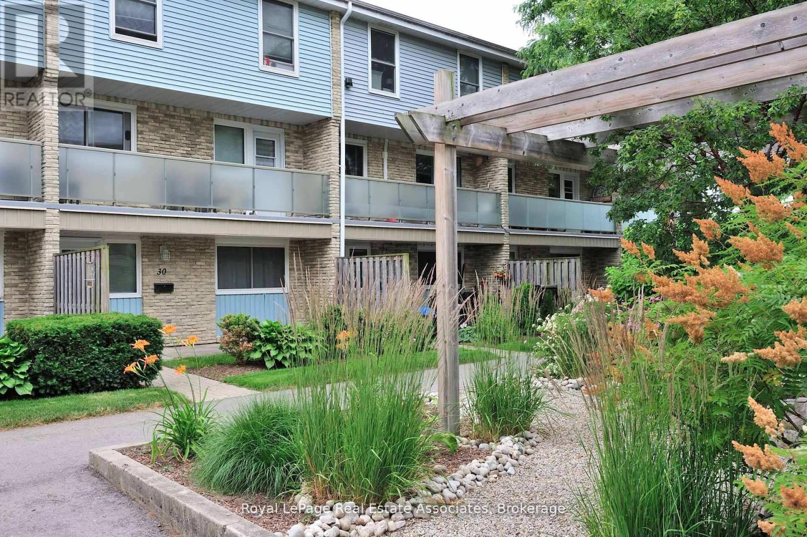 30 - 35 Breckenridge Drive, Kitchener, Ontario  N2B 3H5 - Photo 2 - X13654410