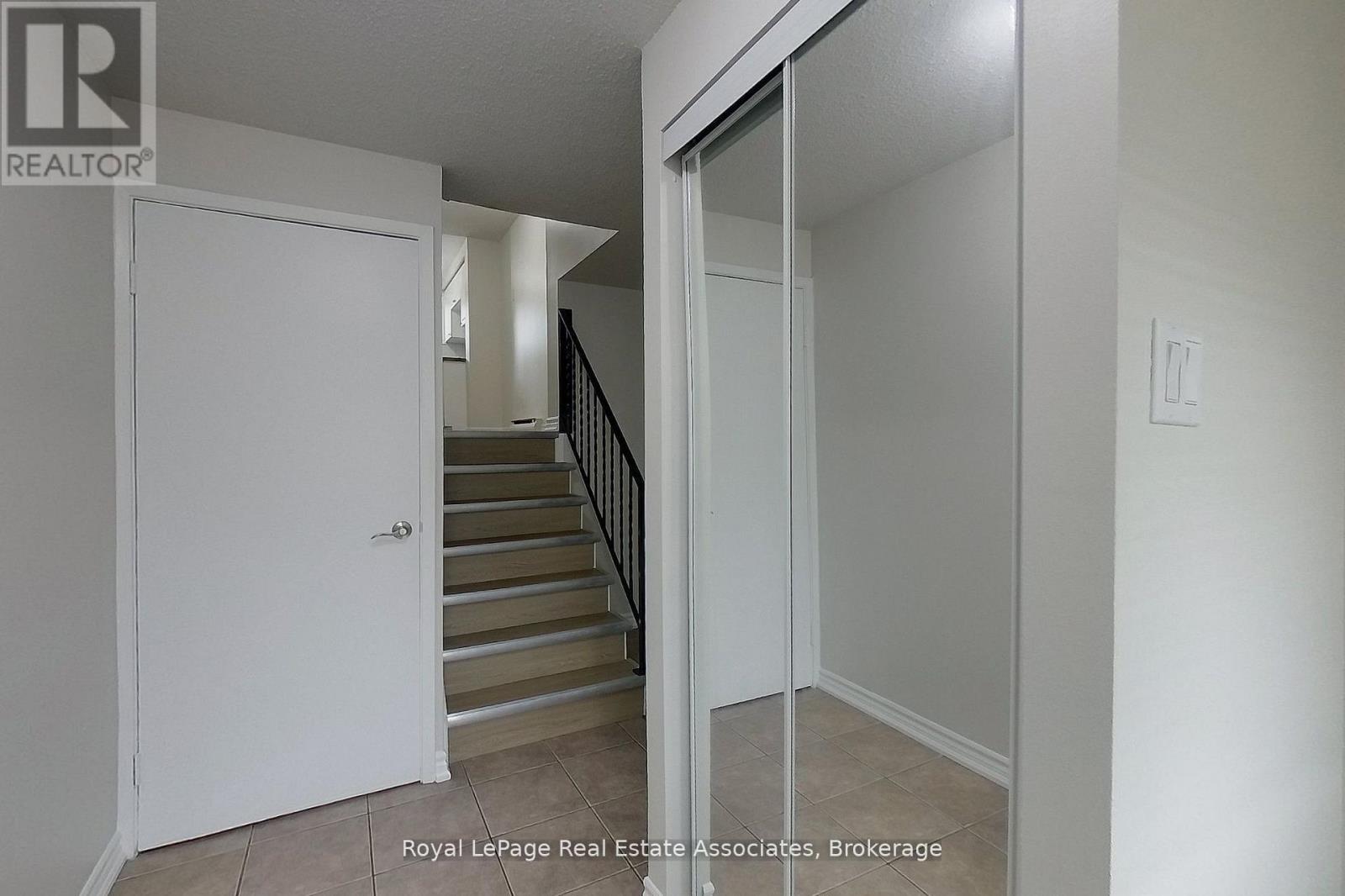 30 - 35 Breckenridge Drive, Kitchener, Ontario  N2B 3H5 - Photo 6 - X13654410