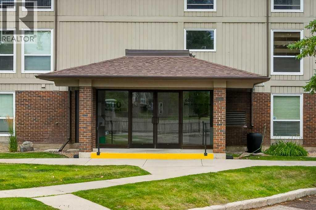 631, 860 Midridge Drive SE, Calgary, Alberta  T2X 1K1 - Photo 1 - A2335026