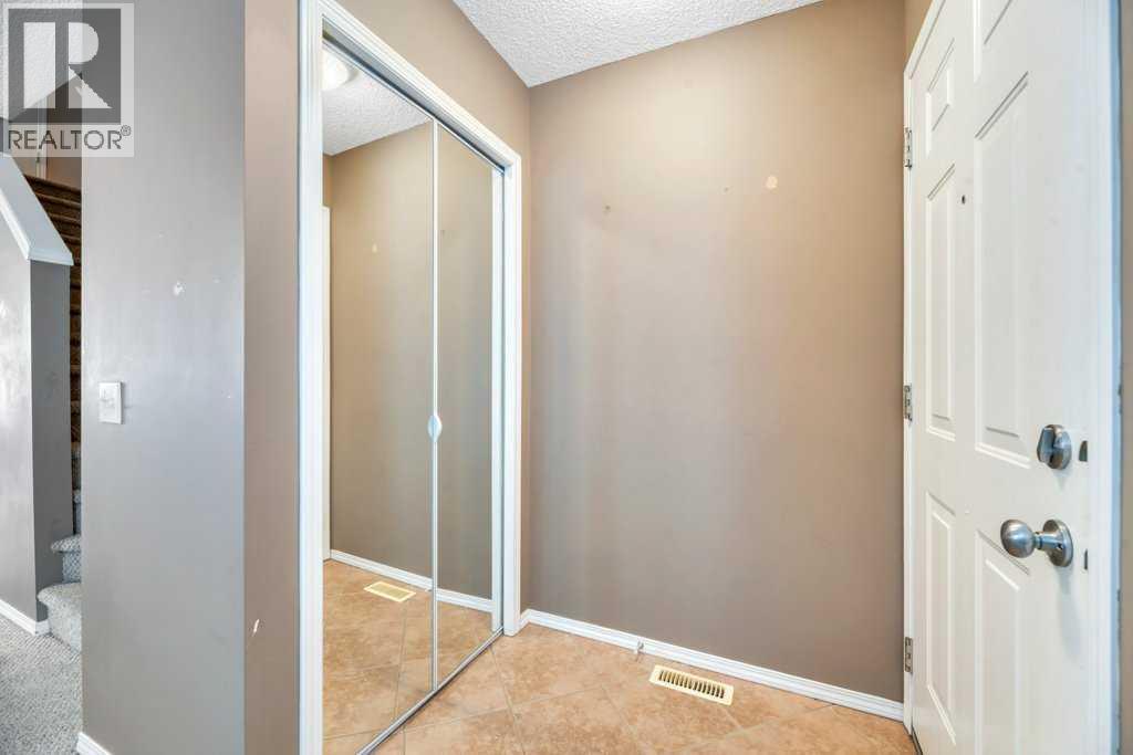 80 Elgin Gardens SE, Calgary, Alberta  T2Z 4T4 - Photo 4 - A2335294