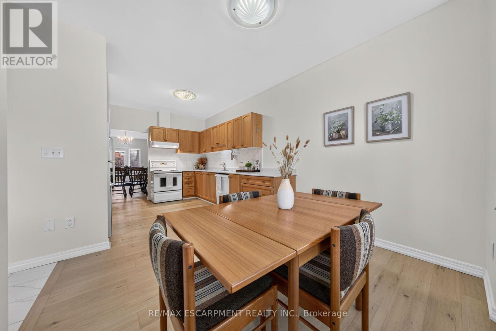 21 Twentyplace Boulevard, Hamilton, Ontario L0R 1W0 - Photo 6 - X13653918