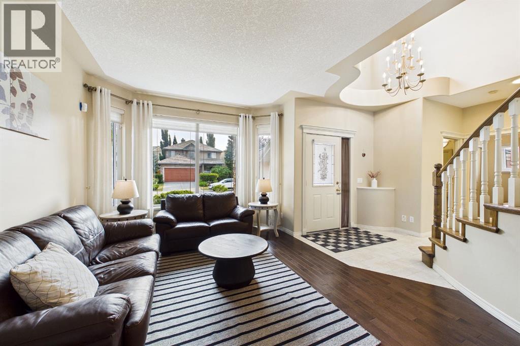 15 Royal Crest Terrace NW, Calgary, Alberta  T3G 4M3 - Photo 5 - A2335840