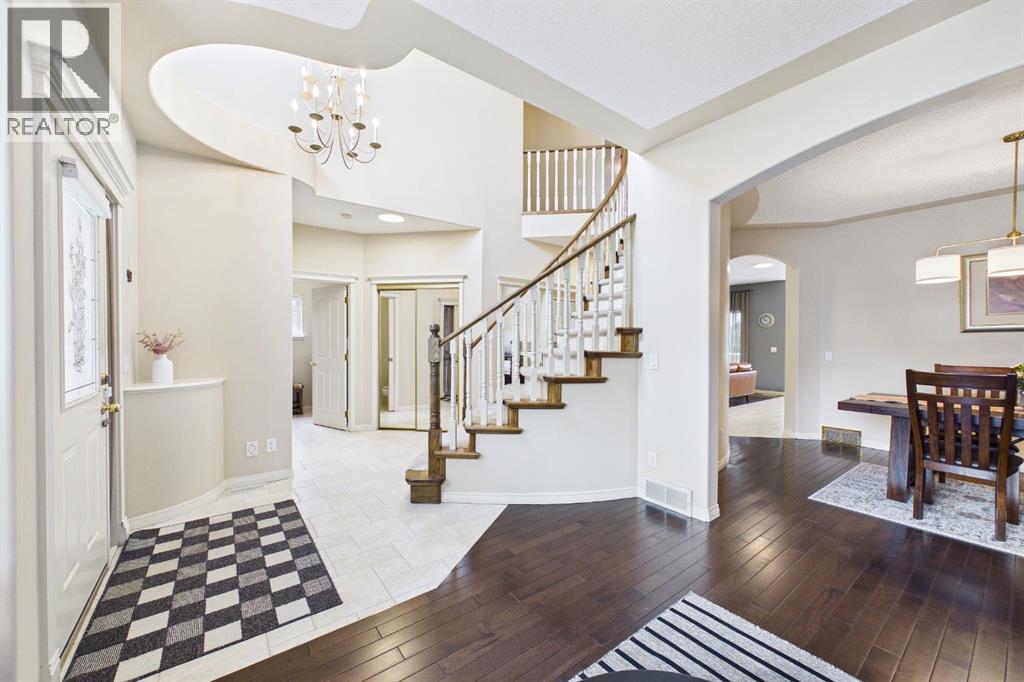 15 Royal Crest Terrace NW, Calgary, Alberta  T3G 4M3 - Photo 4 - A2335840