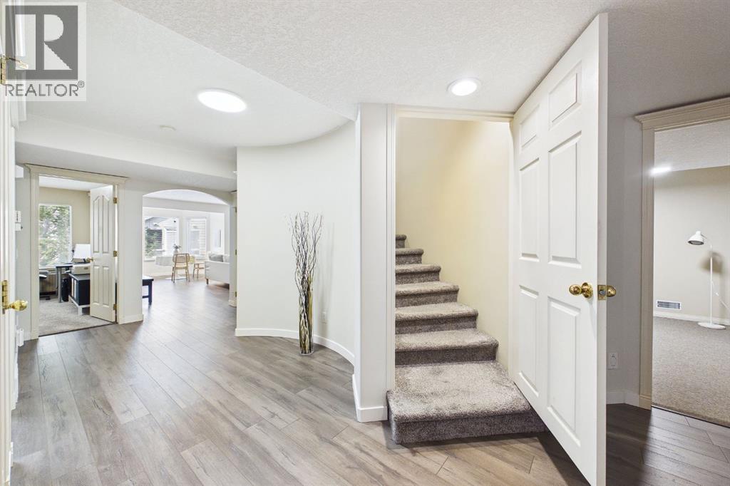 15 Royal Crest Terrace NW, Calgary, Alberta  T3G 4M3 - Photo 35 - A2335840
