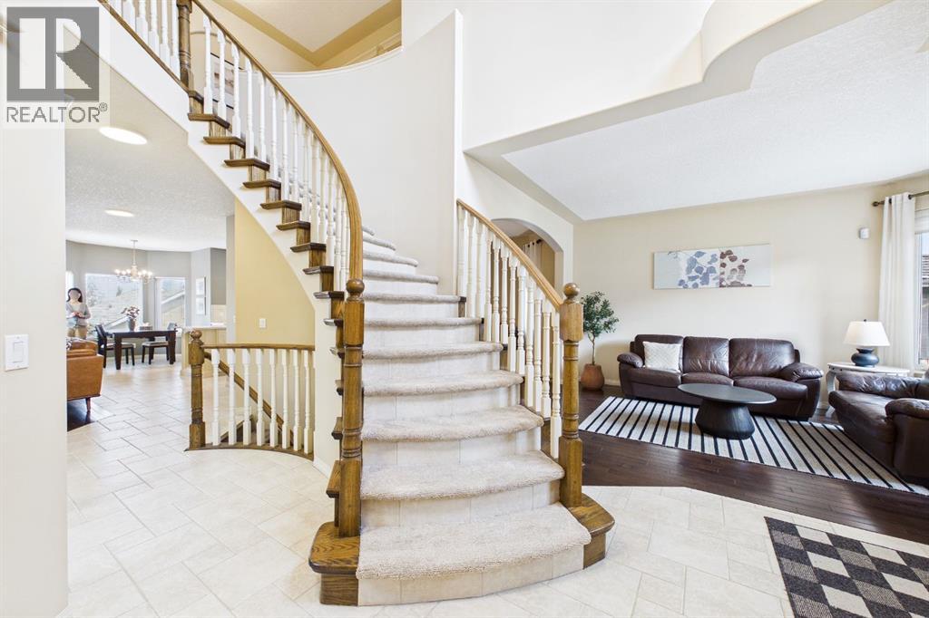 15 Royal Crest Terrace NW, Calgary, Alberta  T3G 4M3 - Photo 3 - A2335840