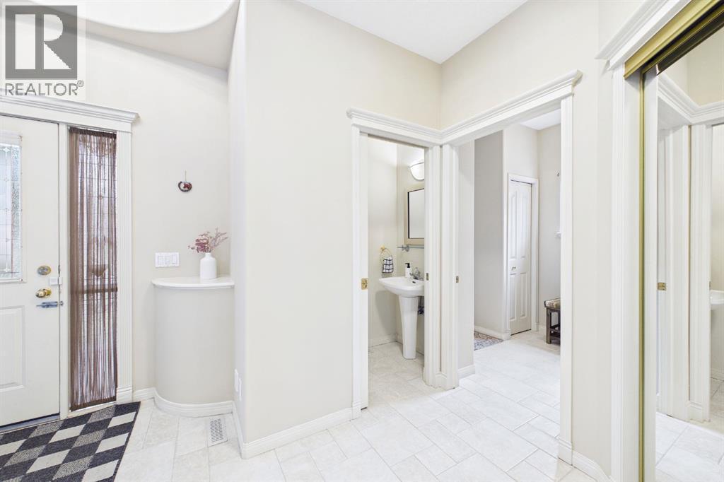 15 Royal Crest Terrace NW, Calgary, Alberta  T3G 4M3 - Photo 22 - A2335840