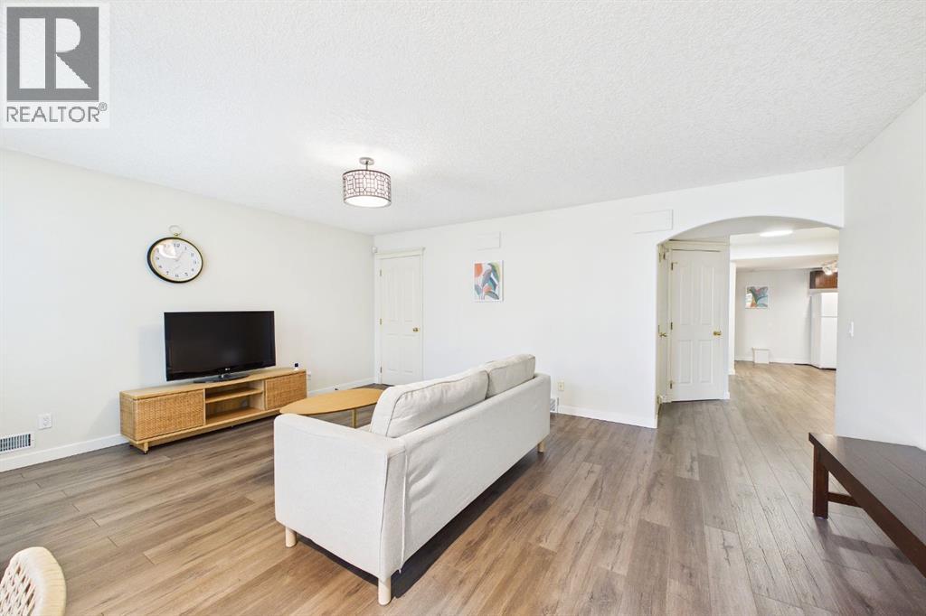 15 Royal Crest Terrace NW, Calgary, Alberta  T3G 4M3 - Photo 38 - A2335840