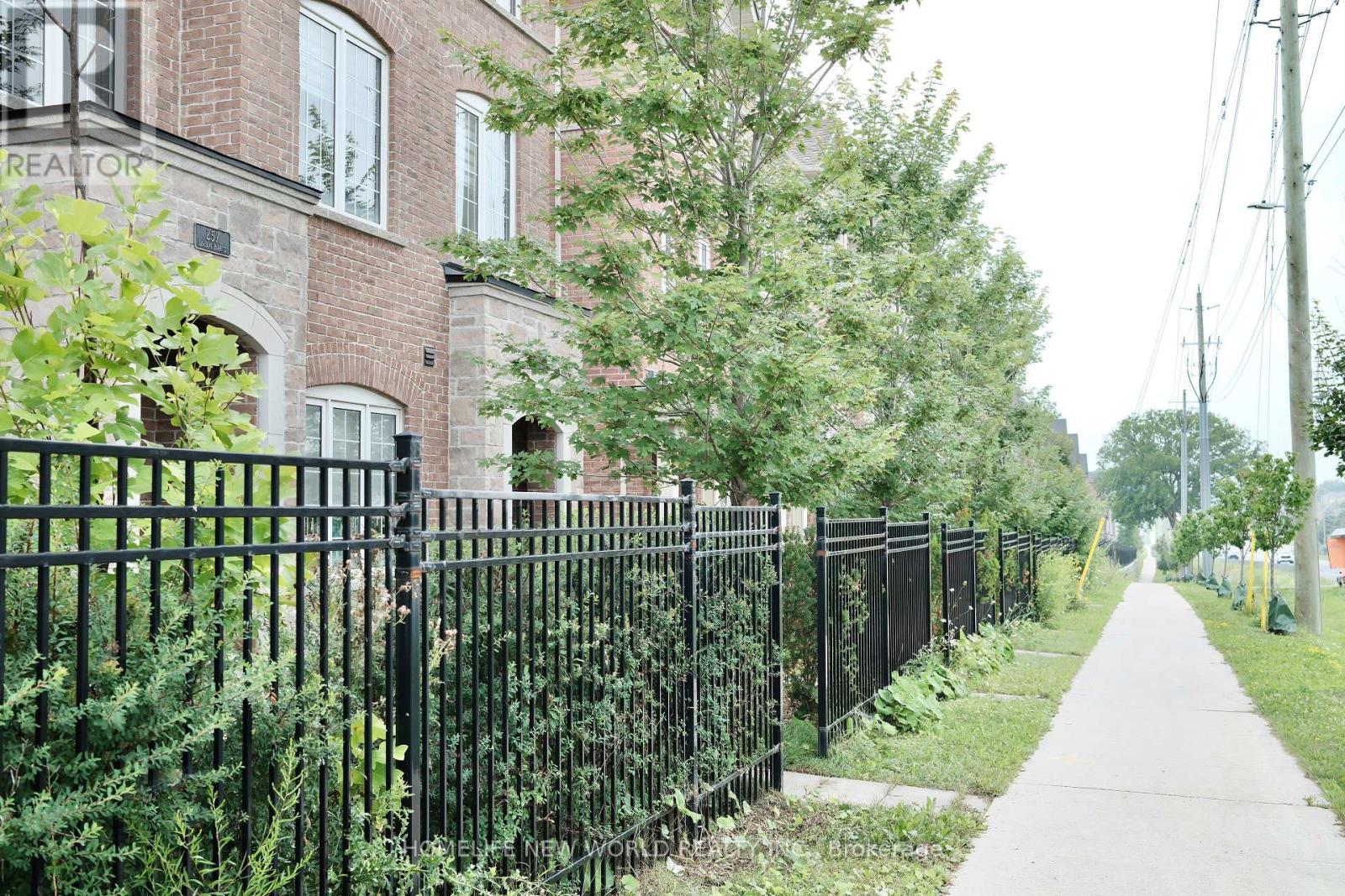 257 Harding Park Street, Newmarket, Ontario  L3Y 0E1 - Photo 37 - N13648180