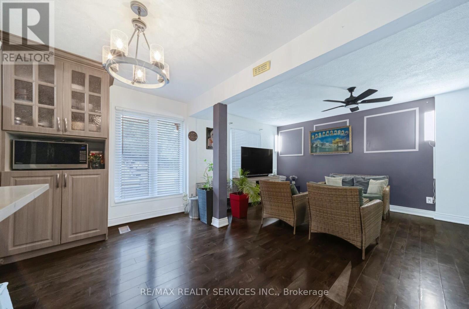 3 Grand Valley Drive, Brampton, Ontario  L6S 2L1 - Photo 12 - W13644668