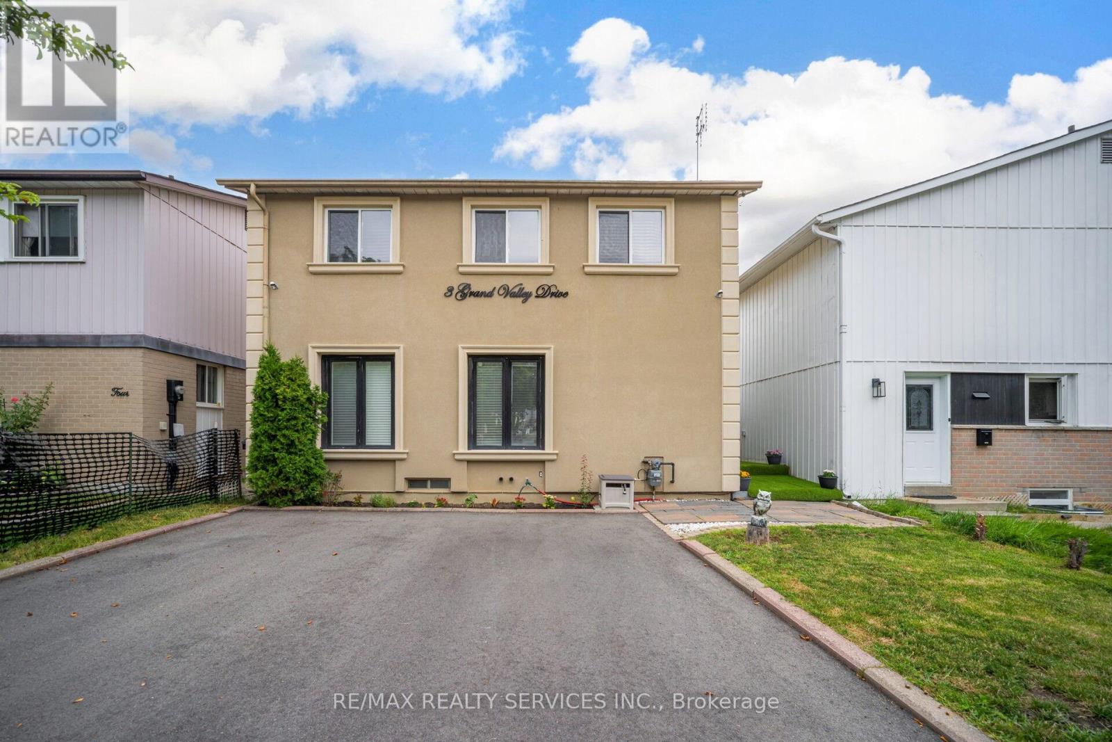3 Grand Valley Drive, Brampton, Ontario  L6S 2L1 - Photo 3 - W13644668
