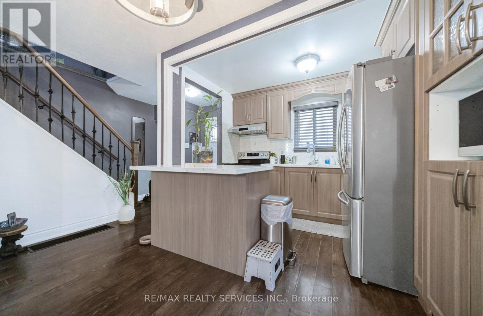 3 Grand Valley Drive, Brampton, Ontario  L6S 2L1 - Photo 10 - W13644668