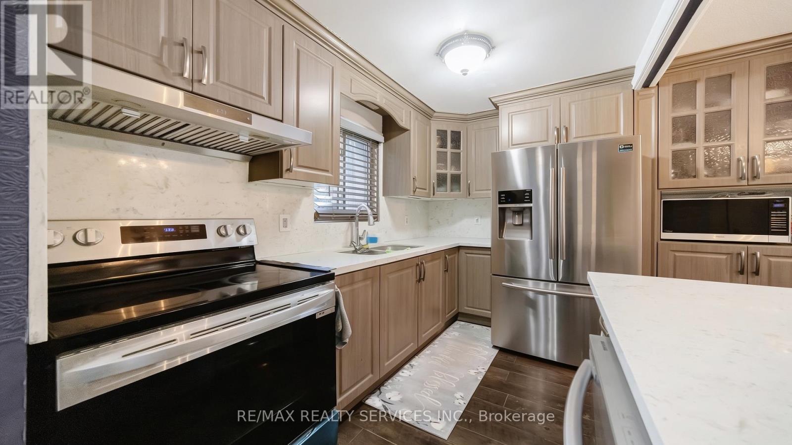 3 Grand Valley Drive, Brampton, Ontario  L6S 2L1 - Photo 7 - W13644668