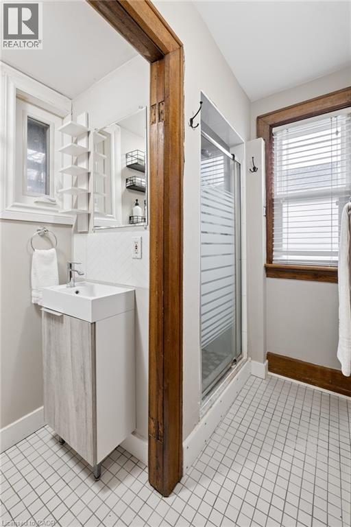 22 Dellroy Avenue, Kitchener, Ontario  N2A 2S1 - Photo 19 - 40825698
